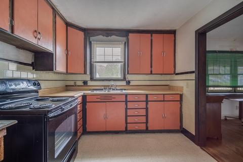 20 Towne St, Chicopee, MA 01013 photo 7