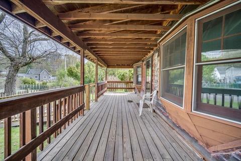 20 Towne St, Chicopee, MA 01013 photo 4