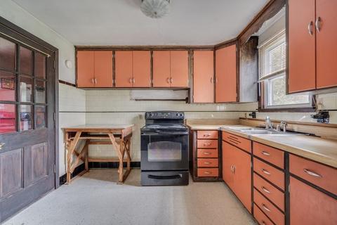 20 Towne St, Chicopee, MA 01013 photo 5