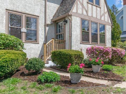 126 Greenacre Ave, Longmeadow, MA 01106