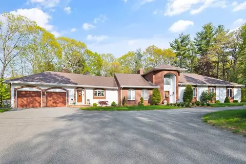 11 Willis Ln, Lynnfield, MA 01940