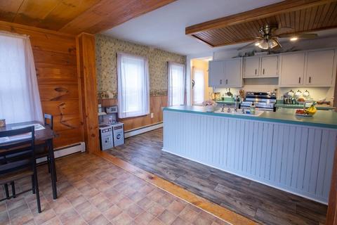 9 Clinton St, Ware, MA 01082 photo 4