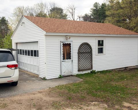 9 Clinton St, Ware, MA 01082 photo 3