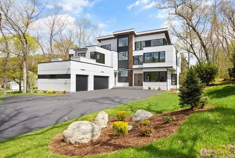 125 Laconia St, Lexington, MA 02420