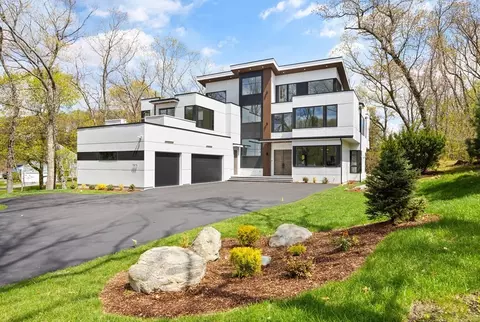 125 Laconia St, Lexington, MA 02420
