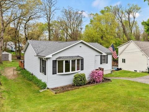 160 University St, Springfield, MA 01104 photo 3