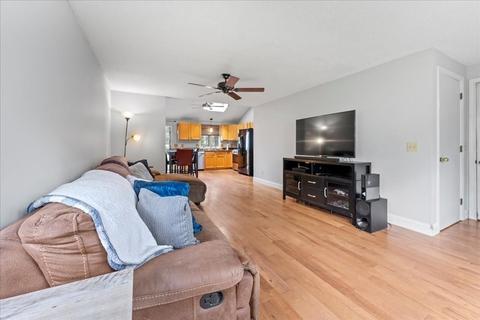 160 University St, Springfield, MA 01104 photo 9