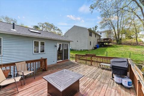 160 University St, Springfield, MA 01104 photo 24