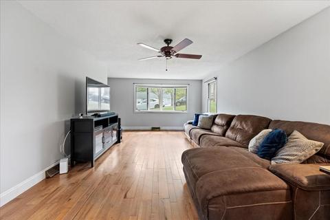 160 University St, Springfield, MA 01104 photo 8