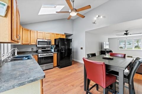 160 University St, Springfield, MA 01104 photo 6