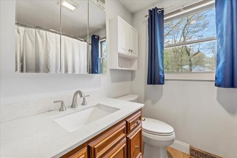 160 University St, Springfield, MA 01104 photo 14