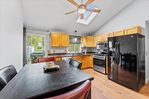 160 University St, Springfield, MA 01104 photo 7