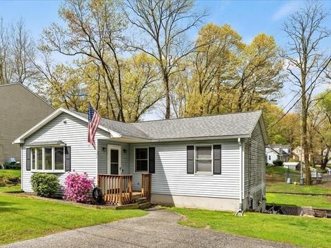 160 University St, Springfield, MA 01104 photo 1