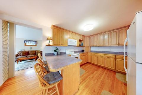 41 Youngs Rd, Dedham, MA 02026 photo 9