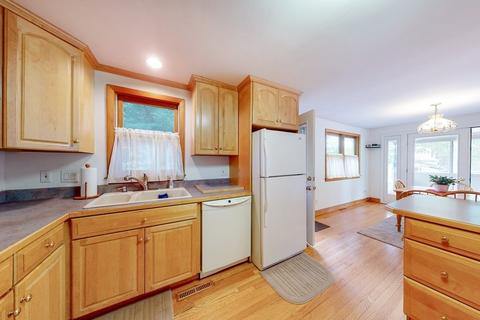41 Youngs Rd, Dedham, MA 02026 photo 12