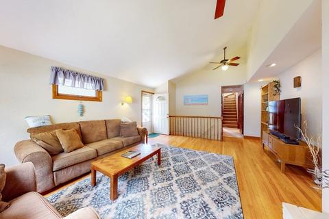 41 Youngs Rd, Dedham, MA 02026 photo 4