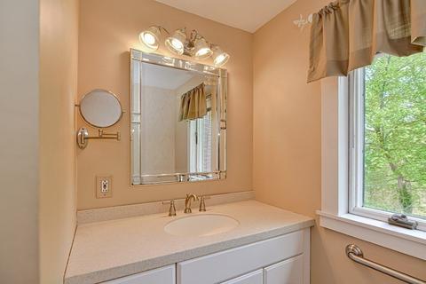62 Forest St, Worcester, MA 01609 photo 25