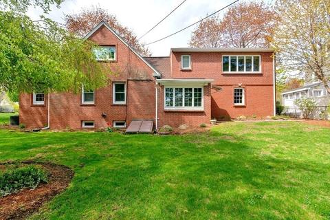 62 Forest St, Worcester, MA 01609 photo 2