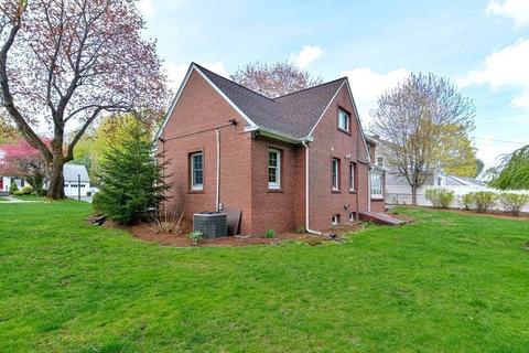 62 Forest St, Worcester, MA 01609 photo 39