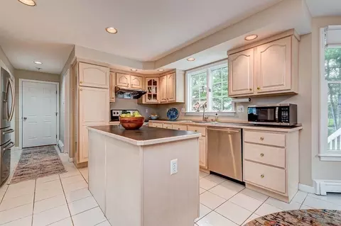 14 Tobin Dr, Maynard, MA 01754 photo 11