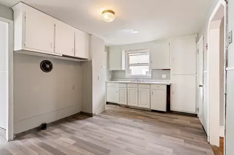 62 Eddy St, Springfield, MA 01104 photo 9