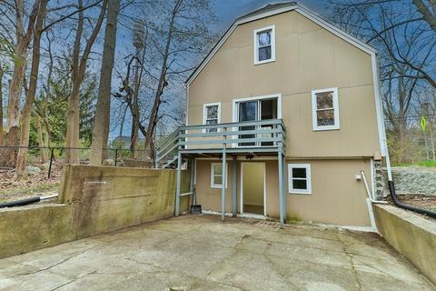 564 State Rd, Plymouth, MA 02360