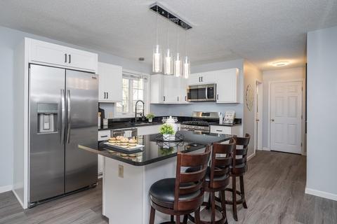 82 Arnold Ave, Springfield, MA 01119