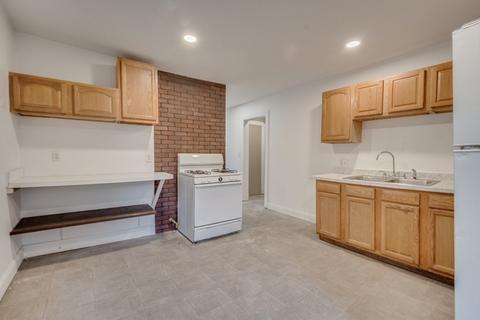 69-71 Willard Ave, Springfield, MA 01109 photo 4
