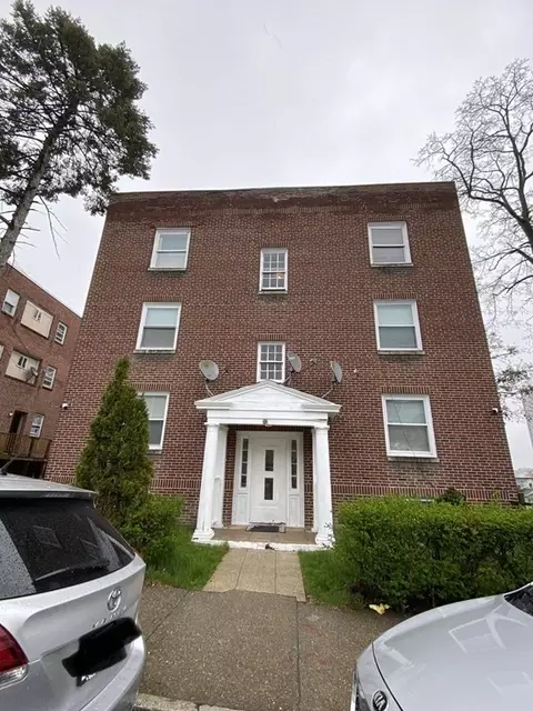 32 Oxford St, Worcester, MA 01609