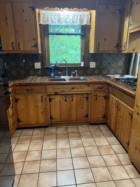 676 Parker St, Springfield, MA 01129 photo 17