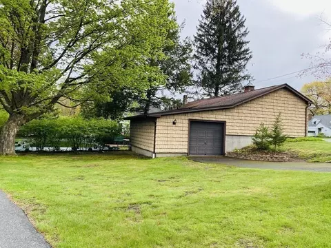 676 Parker St, Springfield, MA 01129 photo 2
