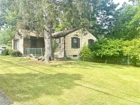 676 Parker St, Springfield, MA 01129 photo 3