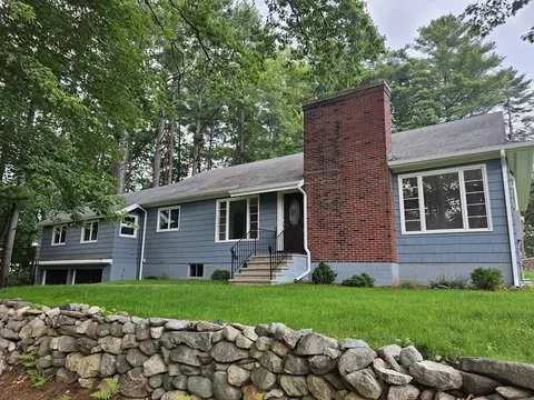 28 Pond St, Medway, MA 02053