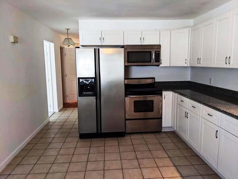 146 Bicentennial Dr, Hooksett, NH 03106