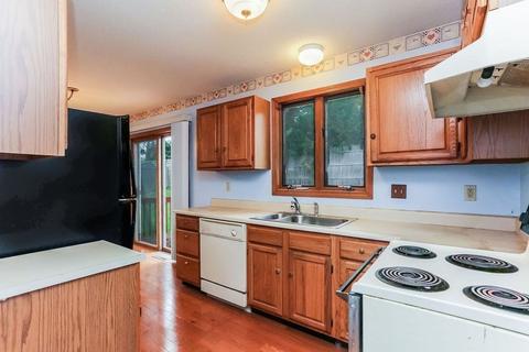 56 Vann St, Springfield, MA 01129 photo 4