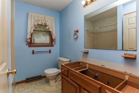 56 Vann St, Springfield, MA 01129 photo 10