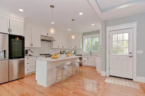 135 Commonwealth Rd, Wayland, MA 01778