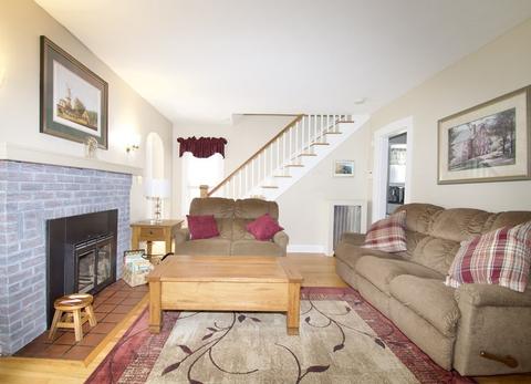 63 Gillette Ave, Springfield, MA 01118 photo 5