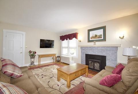 63 Gillette Ave, Springfield, MA 01118 photo 3