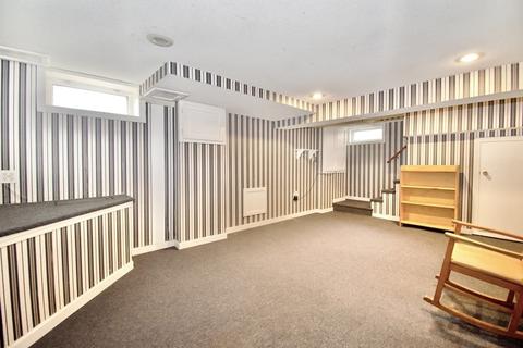 63 Gillette Ave, Springfield, MA 01118 photo 25