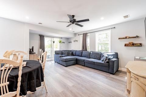 272 Denver St, Springfield, MA 01109 photo 4