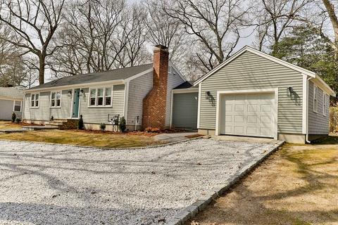 49 Huckins Neck Rd, Barnstable, MA 02632