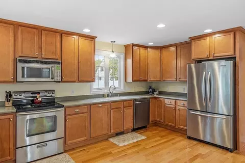 11 Arrow St, Worcester, MA 01604 photo 11