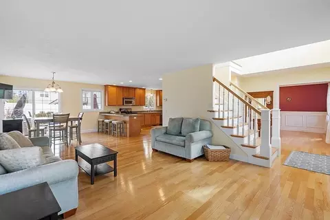 11 Arrow St, Worcester, MA 01604 photo 9