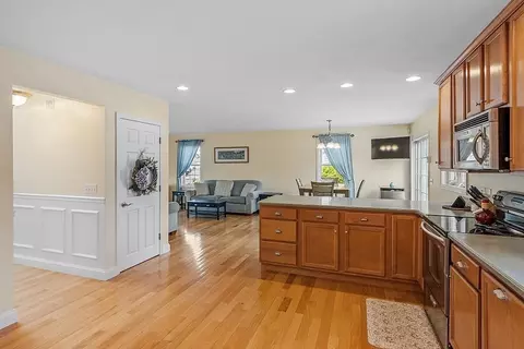 11 Arrow St, Worcester, MA 01604 photo 15