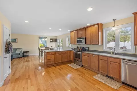11 Arrow St, Worcester, MA 01604 photo 12