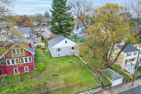 55 Saunders St, Medford, MA 02155