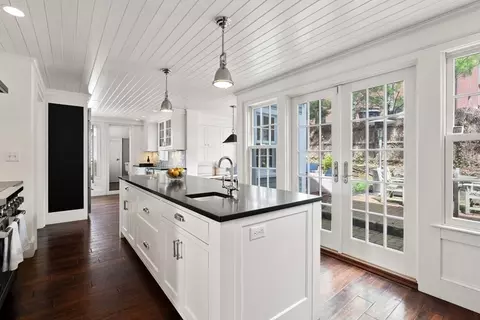 25 Summer St, Marblehead, MA 01945 photo 14