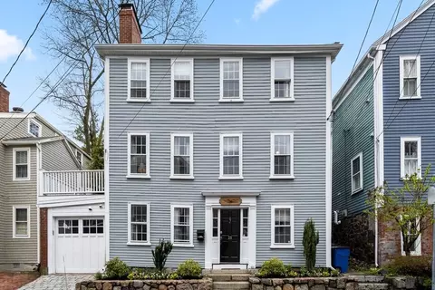 25 Summer St, Marblehead, MA 01945 photo 2