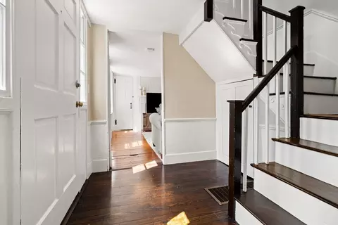 25 Summer St, Marblehead, MA 01945 photo 4